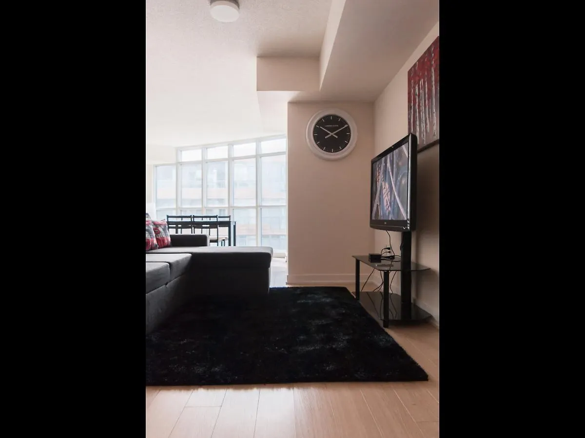 N2N Suites - Downtown Lake & City View Apartments Toronto