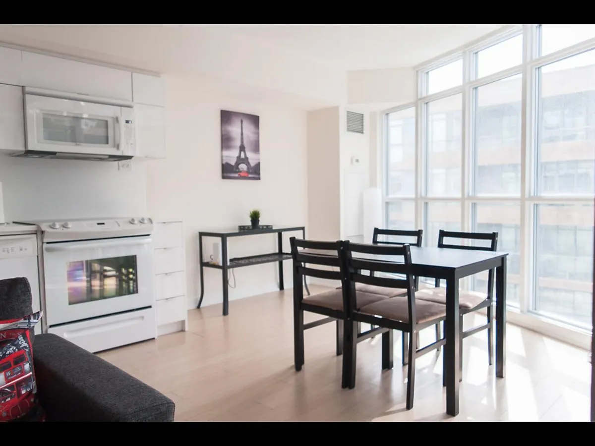 N2N Suites - Downtown Lake & City View Apartments Toronto Canada