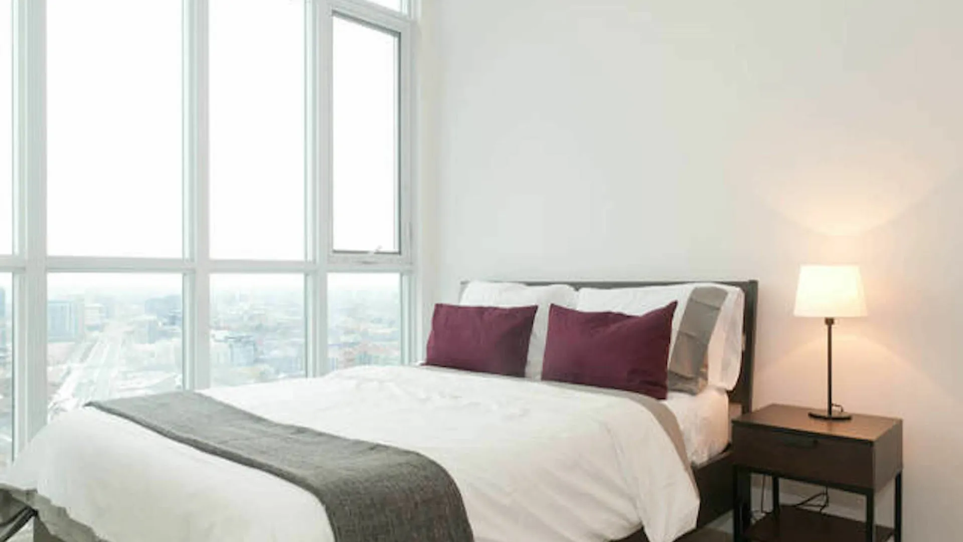 N2N Suites - Downtown Lake & City View Apartments Toronto