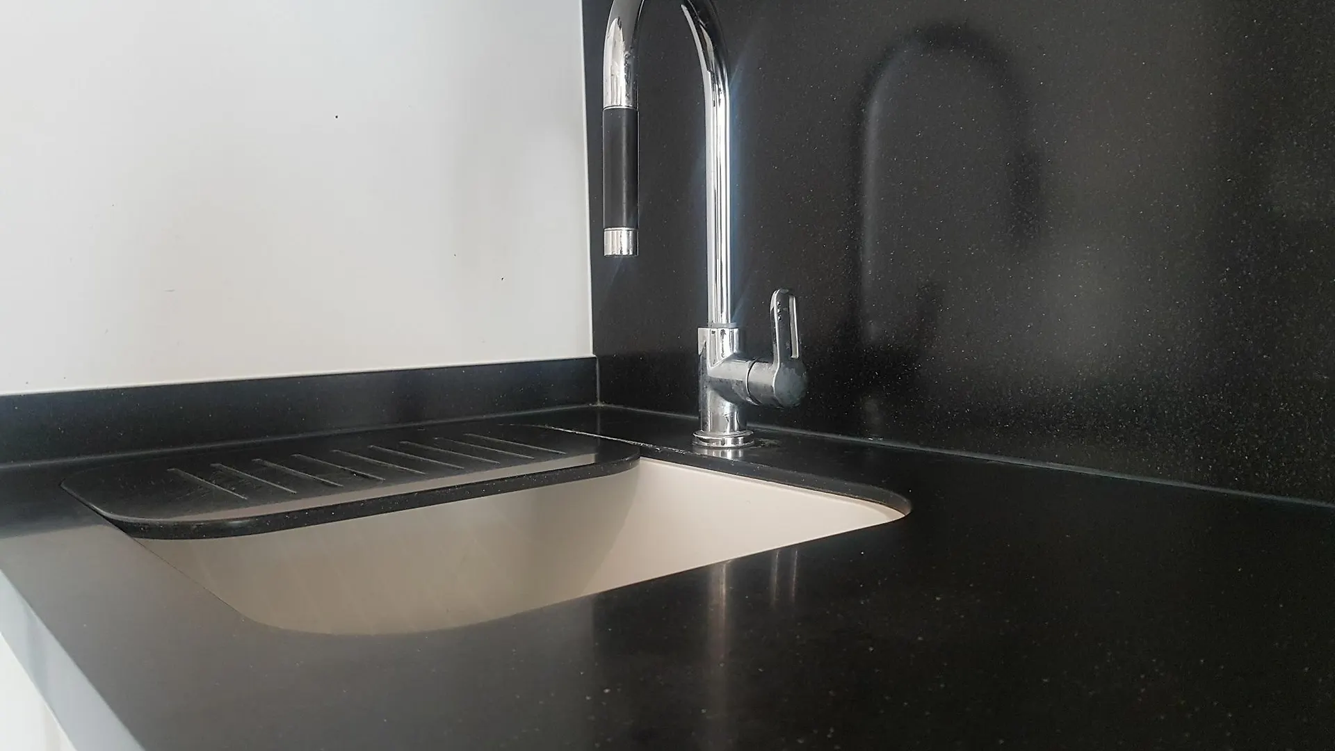 N2N Suites - Downtown Lake & City View Apartments Toronto