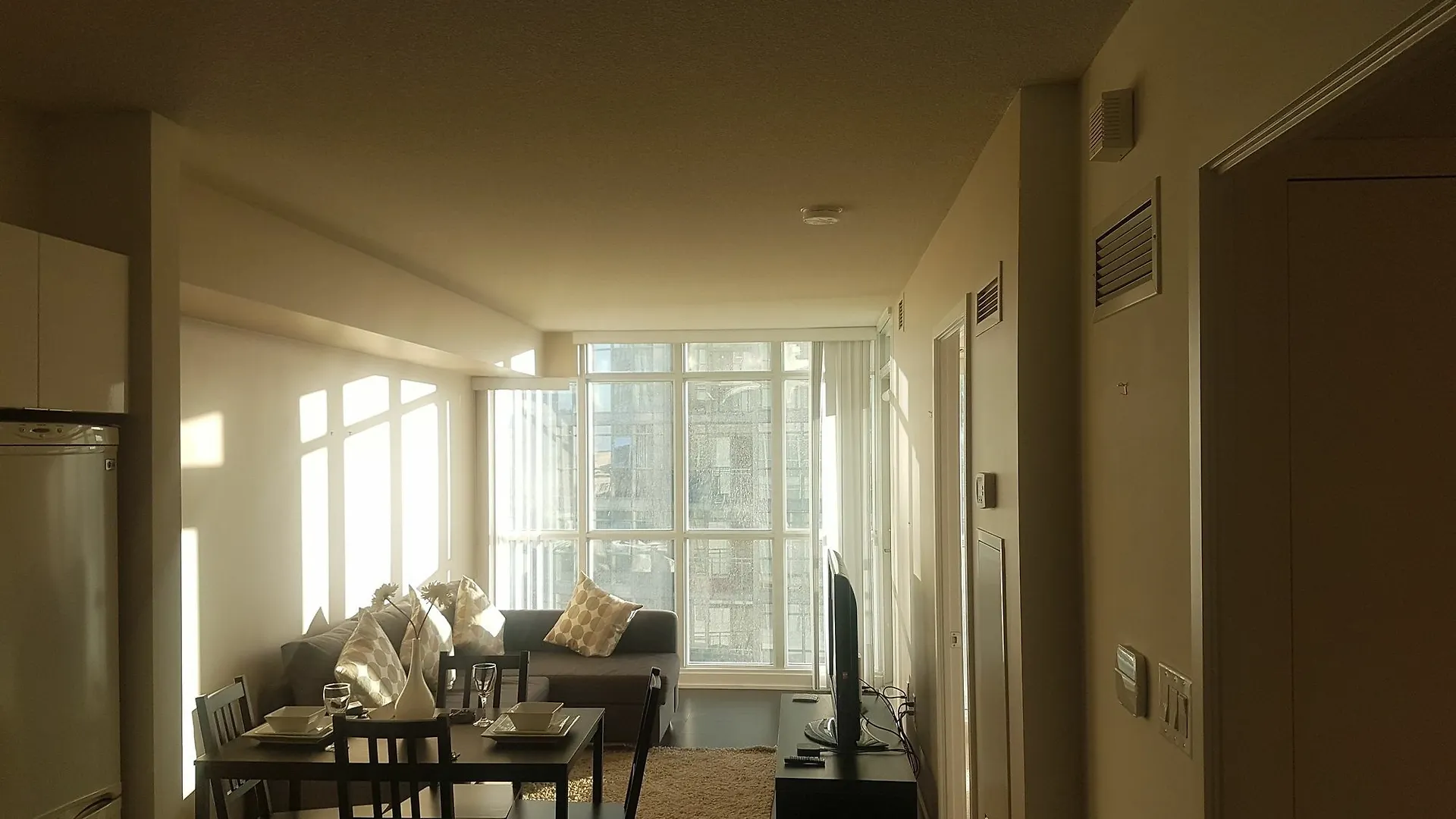 N2N Suites - Downtown Lake & City View Apartments Toronto Canada