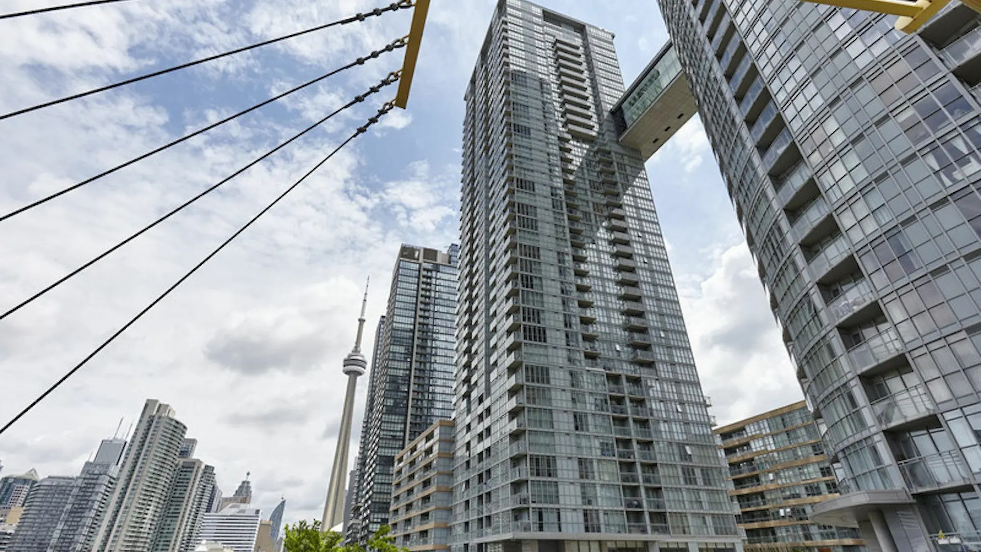N2N Suites - Downtown Lake & City View Apartments Toronto