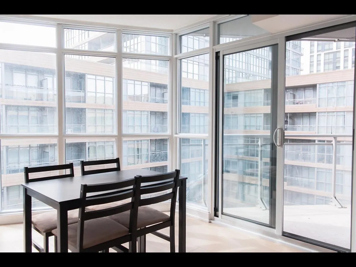 N2N Suites - Downtown Lake & City View Apartments Toronto