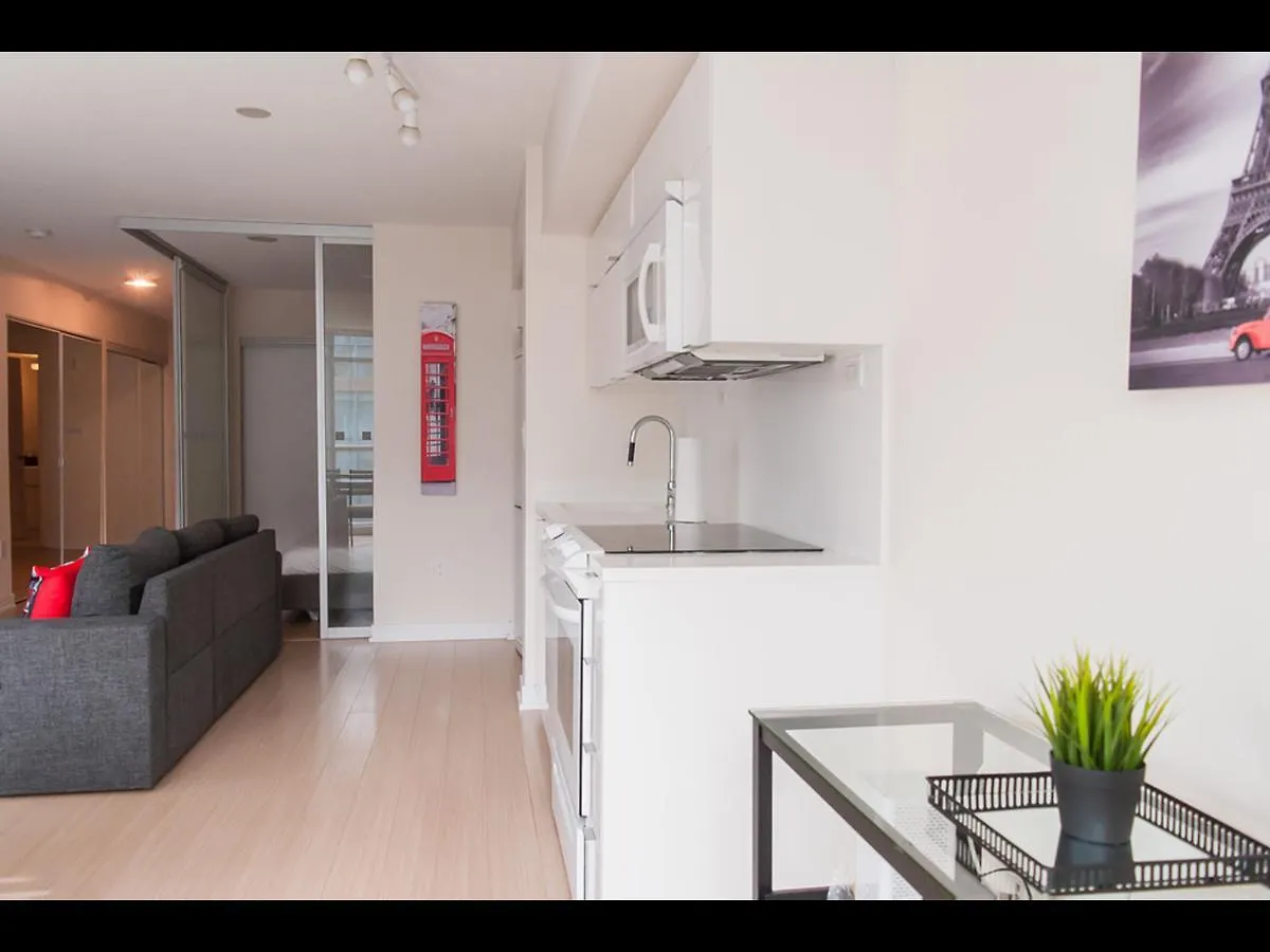 N2N Suites - Downtown Lake & City View Apartments تورونتو 0*,